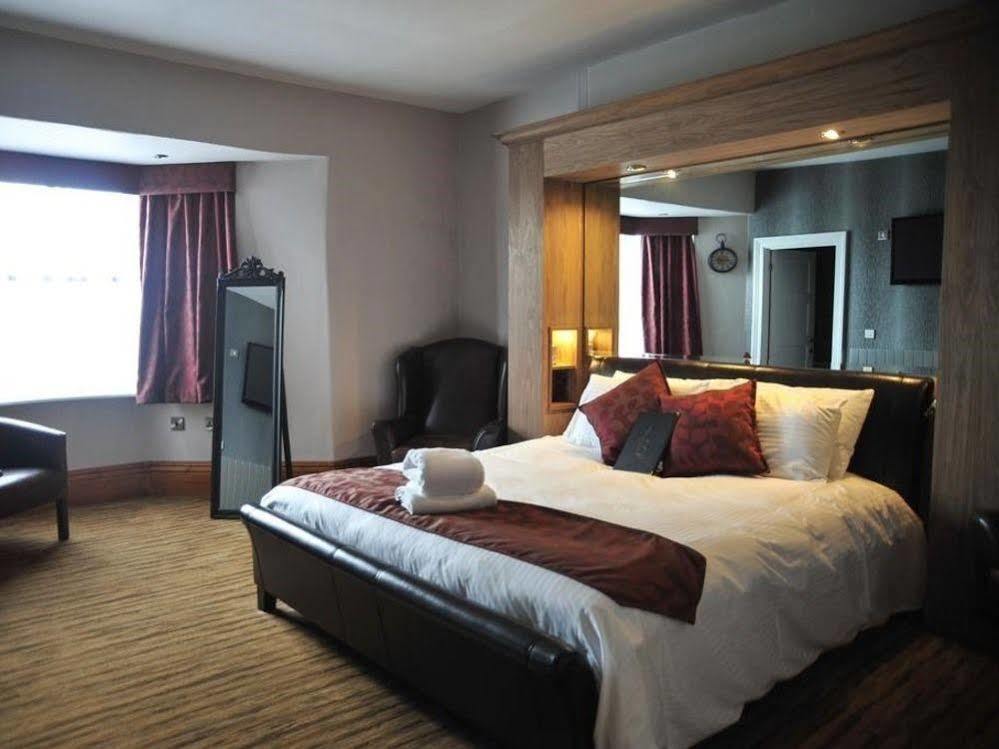 The Warwick Arms Hotel Chew Magna Buitenkant foto